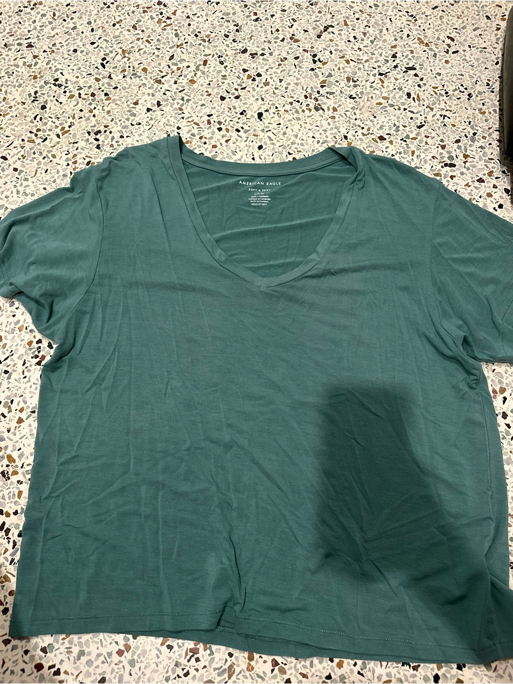 American Eagle Outfitters Women's V-Neck Tee in Teal Green